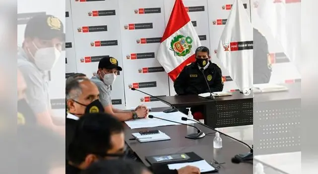 George Forsyth se reúne con la PNP y el Minter para coordinar operativos en su distrito.