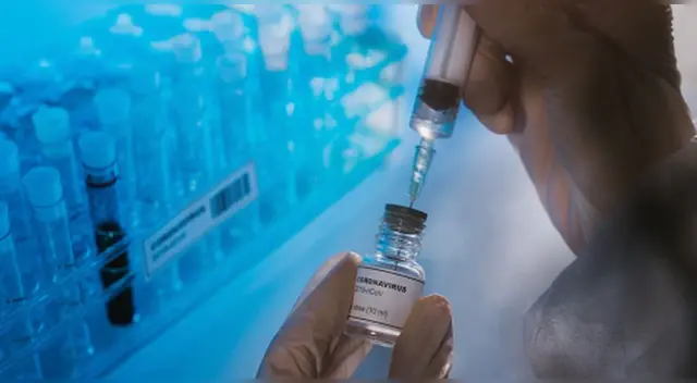 Conoce las diferencias entre la vacuna rusa y la de Oxford-AstraZeneca.