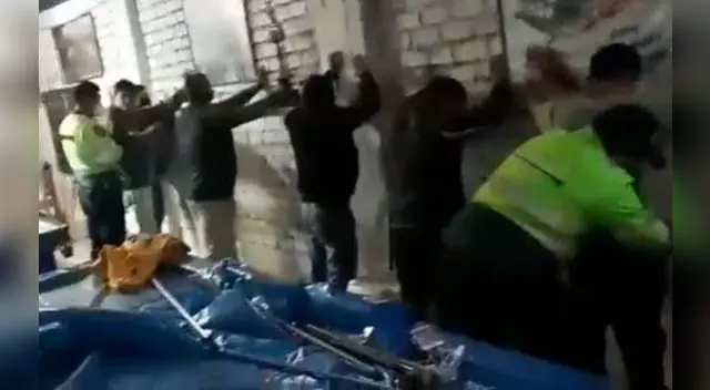 Detienen a 10 sujetos sin mascarillas y bebiendo de un mismo vaso en sala de billar. Detienen a 10 sujetos sin mascarillas y bebiendo de un mismo vaso en sala de billar.