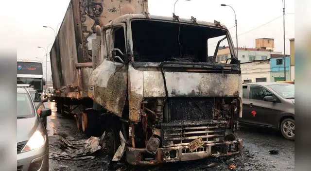 El accidente ocurrió alrededor de las 4 de la mañana y aún se desconocen las razones por la que habría iniciado el siniestro.