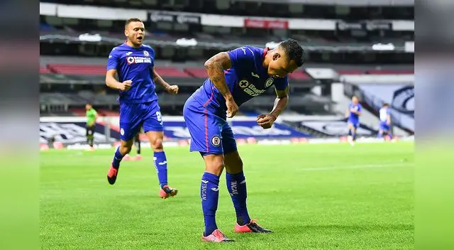 Yoshimar Yotún anotó para el Cruz Azul pero salió lesionado Yoshimar Yotún anotó para el Cruz Azul pero salió lesionado