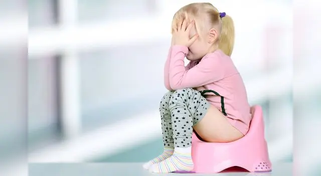 Un niño estreñido tiene deposiciones poco frecuentes o heces duras y secas. Un niño estreñido tiene deposiciones poco frecuentes o heces duras y secas.