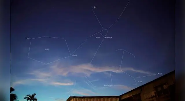 Matthew Chin en Hong Kong tomó esta foto a fines de julio de 2014, mostrando las estrellas y constelaciones. Matthew Chin en Hong Kong tomó esta foto a fines de julio de 2014, mostrando las estrellas y constelaciones.