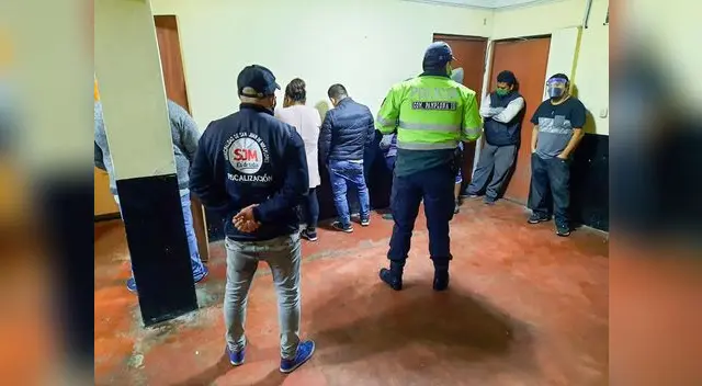 Vecinos alertaron a las autoridades que este grupo de personas violetaban las disposiciones sanitarias.