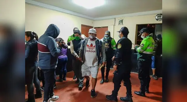 Vecinos alertaron a las autoridades que este grupo de personas violetaban las disposiciones sanitarias.