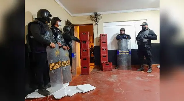 Vecinos alertaron a las autoridades que este grupo de personas violetaban las disposiciones sanitarias.