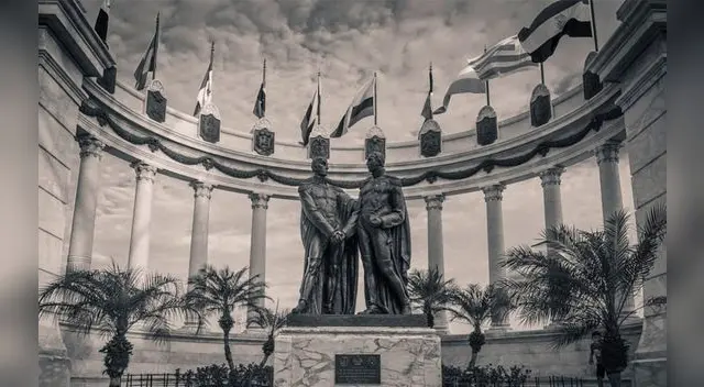 El Hemiciclo de la Rotonda, también conocido como Monumento a la Entrevista de Guayaquil o Monumento a Bolívar y San Martín, en la ciudad de Guayaquil, Ecuador.