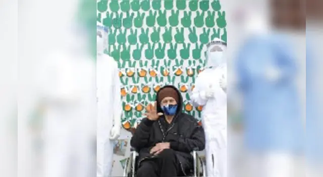 El permaneció seis días hospitalizado por culpa de la enfermedad. El permaneció seis días hospitalizado por culpa de la enfermedad.