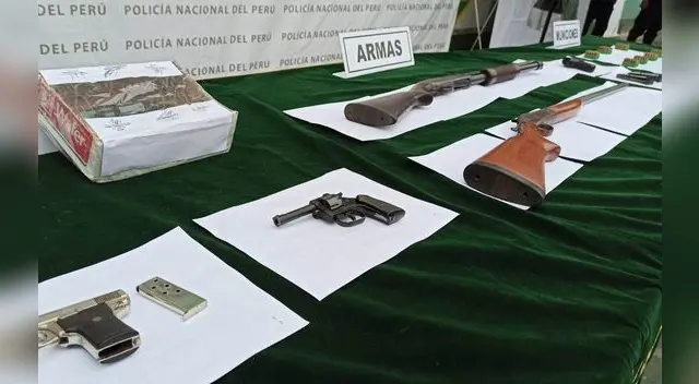 Los efectivos de la Policía Nacional creen que los detenidos se dedican al tráfico de terrenos. (Foto: Karla Cruz/ URPI-GLR).