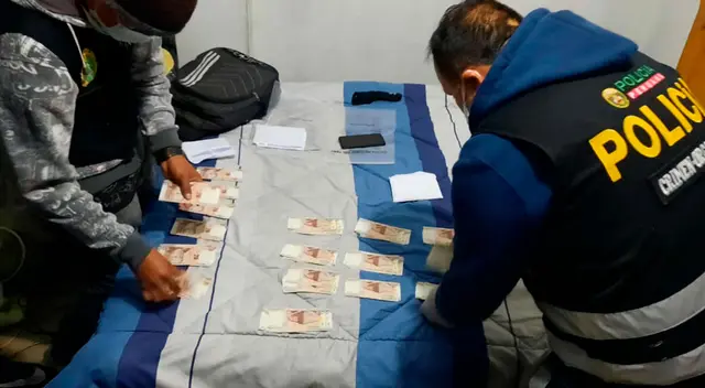 Se les encontró más de 300 mil soles falsos. Se les encontró más de 300 mil soles falsos.