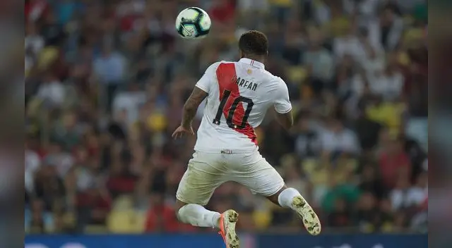 Jefferson Farfán es una de la figuras de la selección peruana. Jefferson Farfán es una de la figuras de la selección peruana.