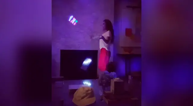 Thalia dejó sorprendidos a todos sus seguidores al mostrar su habilidad para realizar malabares. Thalia dejó sorprendidos a todos sus seguidores al mostrar su habilidad para realizar malabares.