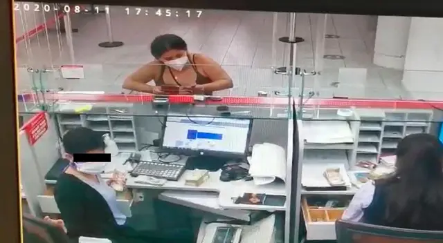 Mujer estaría implicada en el cobro de dinero de las estafas. Mujer estaría implicada en el cobro de dinero de las estafas.