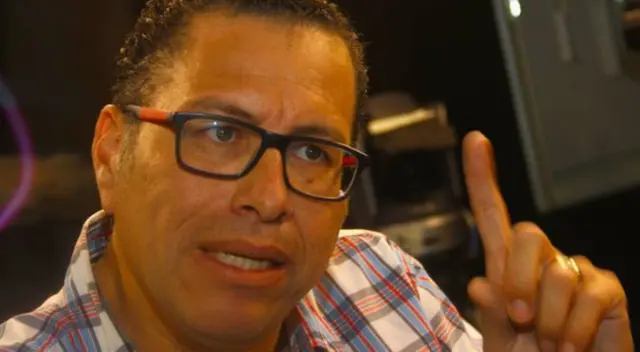 El periodista Phillip Butters se mostró indignado al revelar que su prueba rápida de coronavirus salió negativa pese a que sí estaba infectado. El periodista Phillip Butters se mostró indignado al revelar que su prueba rápida de coronavirus salió negativa pese a que sí estaba infectado.