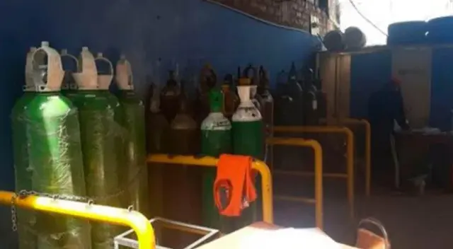 Los balones de oxígeno eran ofrecidos a 5 mil soles. Los balones de oxígeno eran ofrecidos a 5 mil soles.