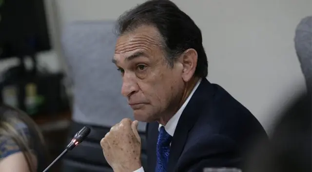 Héctor Becerril será investigado por acusaciones en su contra.