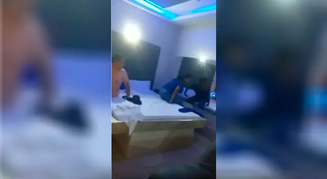 El preciso momento donde la nuera fue descubierta con su amante. El preciso momento donde la nuera fue descubierta con su amante.