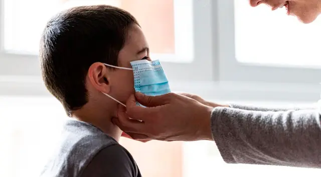 Los estudios sugieren que los niños mayores juegan potencialmente un papel más activo en la transmisión del coronavirus. Los estudios sugieren que los niños mayores juegan potencialmente un papel más activo en la transmisión del coronavirus.