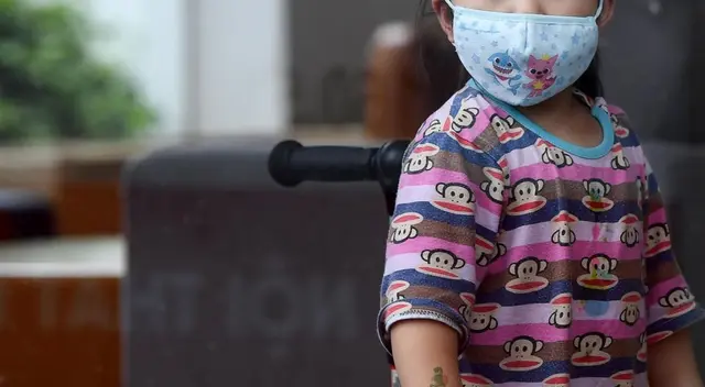 Los estudios sugieren que los niños mayores juegan potencialmente un papel más activo en la transmisión del coronavirus. Los estudios sugieren que los niños mayores juegan potencialmente un papel más activo en la transmisión del coronavirus.