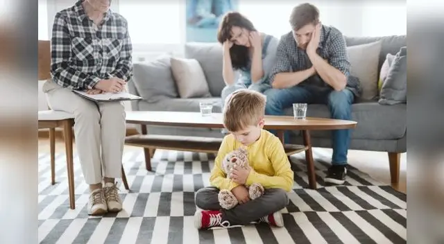 os factores que pueden estar involucrados en el desarrollo del TDAH incluyen la genética, el medio ambiente o problemas con el sistema nervioso central en momentos clave del desarrollo. os factores que pueden estar involucrados en el desarrollo del TDAH incluyen la genética, el medio ambiente o problemas con el sistema nervioso central en momentos clave del desarrollo.