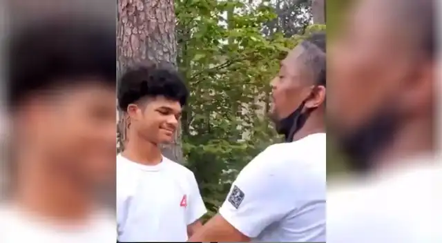 Imágenes del padre despidiéndose de su hijo.