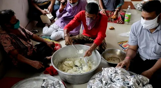 El PMA necesita casi 5 mil millones de dólares en los próximos seis meses para llevar a cabo actividades que mitiguen las consecuencias de la pandemia. El PMA necesita casi 5 mil millones de dólares en los próximos seis meses para llevar a cabo actividades que mitiguen las consecuencias de la pandemia.