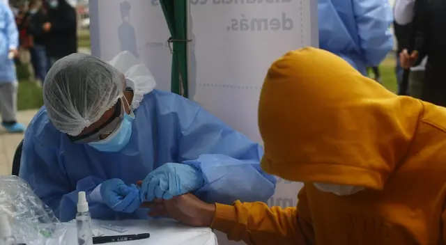 Las carpas para estos exámenes fueron instaladas al frente de la discoteca Thomas Disco Bar. (Foto: Flavio Matos/GLR). Las carpas para estos exámenes fueron instaladas al frente de la discoteca Thomas Disco Bar. (Foto: Flavio Matos/GLR).