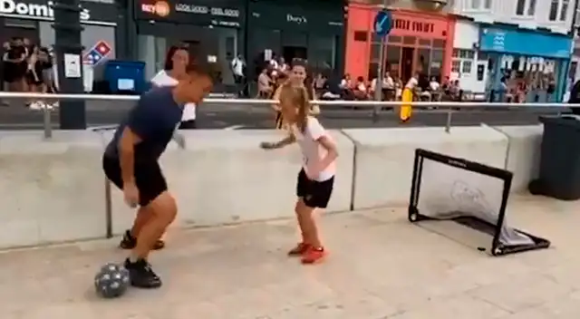 Niña se ganó los aplausos del público.