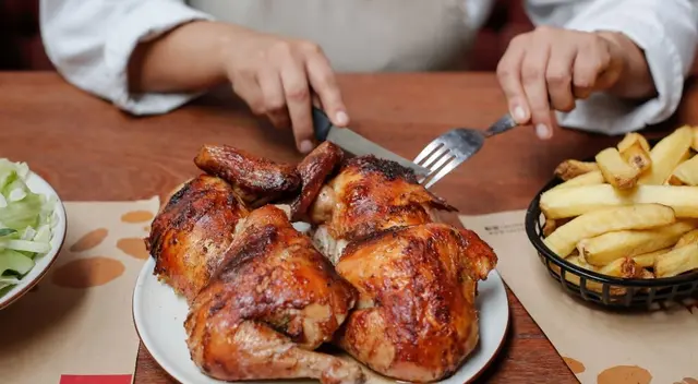 En Youtube, un clip se hizo viral donde muestran el precio de un Pollo a la Brasa en un restaurante de San Martín de Porres. En Youtube, un clip se hizo viral donde muestran el precio de un Pollo a la Brasa en un restaurante de San Martín de Porres.