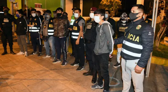 10 de los 15 intervenidos dieron positivo al COVID-19. 10 de los 15 intervenidos dieron positivo al COVID-19.