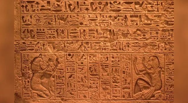 Los jeroglíficos fueron un sistema de escritura inventado por los antiguos egipcios. Los jeroglíficos fueron un sistema de escritura inventado por los antiguos egipcios.