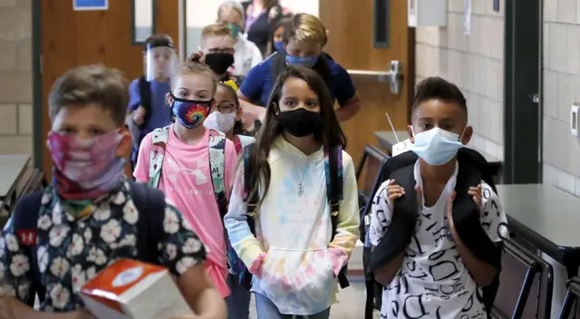 La OMS resaltó que los centros escolares deben aplicar las mismas medidas de higiene.