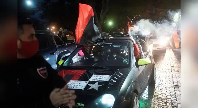 Simpatizantes se trasladaron en auto para evitar contagios Simpatizantes se trasladaron en auto para evitar contagios