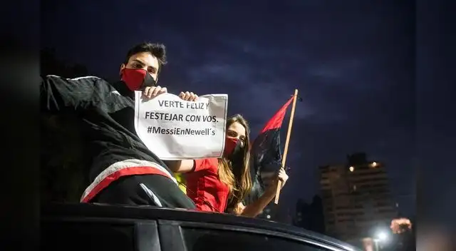 Hinchas de Newell's sueñan con el regreso de Messi Hinchas de Newell's sueñan con el regreso de Messi
