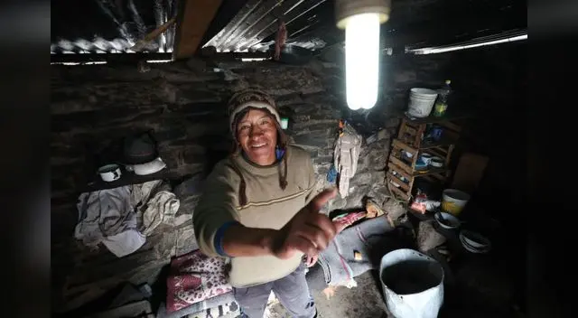 Martín Vizcarra, señaló hoy que el bono de electricidad de 160 soles por hogar se hará de forma directa a las empresas de energía eléctrica Martín Vizcarra, señaló hoy que el bono de electricidad de 160 soles por hogar se hará de forma directa a las empresas de energía eléctrica