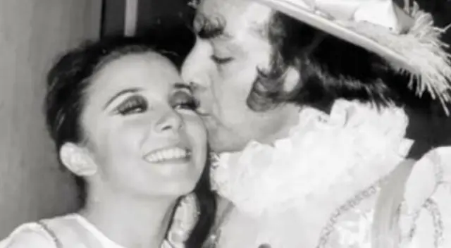 Veronica Castro optó por recordar a su ex pareja, Manuel 'El Loco' Valdés con una oración de San Agustín, tras enterarse de su fallecimiento. Veronica Castro optó por recordar a su ex pareja, Manuel 'El Loco' Valdés con una oración de San Agustín, tras enterarse de su fallecimiento.