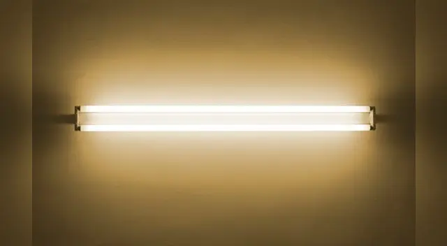 Dejar encendido un fluorescente por un corto periodo de tiempo es más barato que apagarlo y volverlo a encender.