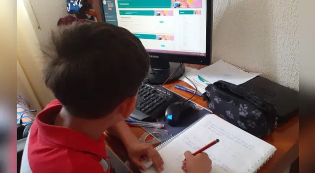 Las imágenes de la mujer junto a sus hijos han conmovido a miles en las redes sociales. Las imágenes de la mujer junto a sus hijos han conmovido a miles en las redes sociales.