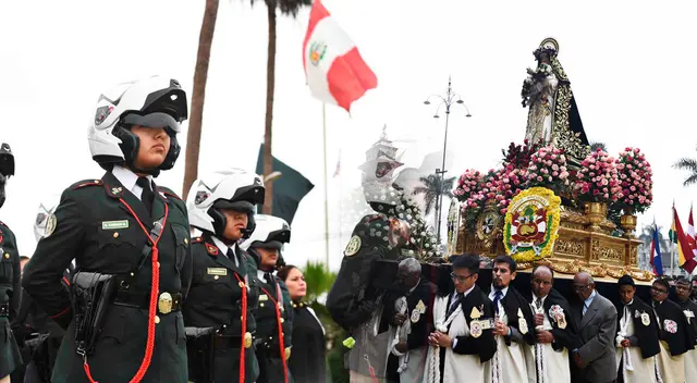 Antes de la pandemia, la PNP le rendía homenaje a Santa Rosa de Lima con un recorrido procesal.
