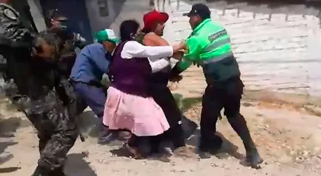 padres se enfrentan a agentes del orden padres se enfrentan a agentes del orden