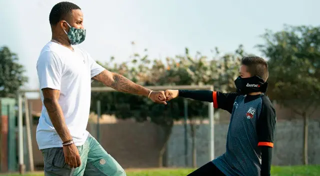 Jefferson Farfán y Roberto Guizasola son íntimos amigos. Jefferson Farfán y Roberto Guizasola son íntimos amigos.