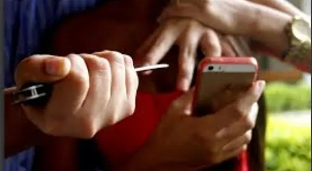 Condenan a 8 años de cárcel contra Julio César Victoriano Acuña por robar celular Condenan a 8 años de cárcel contra Julio César Victoriano Acuña por robar celular