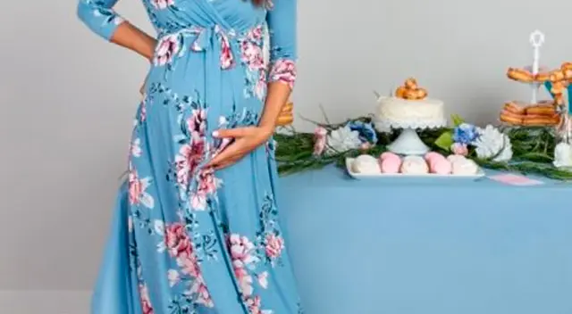 Compañeros de trabajo de la mujer le organizaron un baby shower sorpresa.