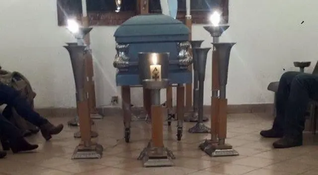 Varios cachorros de la calle tuvieron noble gesto en funeral de mujer que los alimentaba.