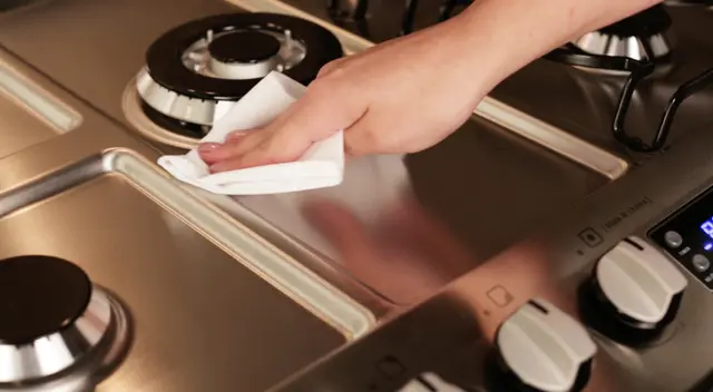 Aprende cómo limpiar la grasa de tu cocina con estos consejos.