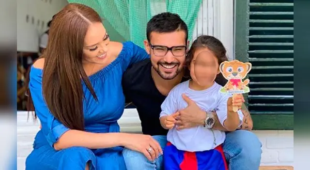 Ezio Oliva feliz por quedarse en casa con su hija mientras su esposa va al trabajo.