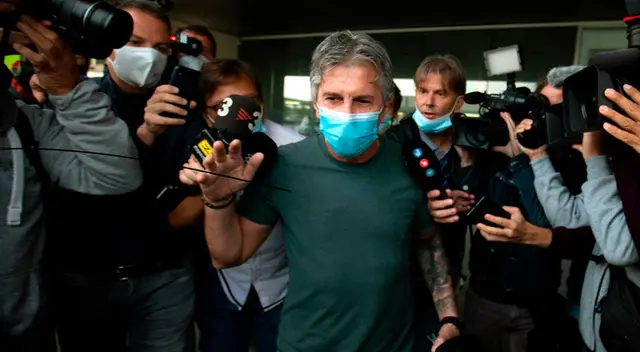 Padre de Leo arribó en España y fue perseguido por la prensa.