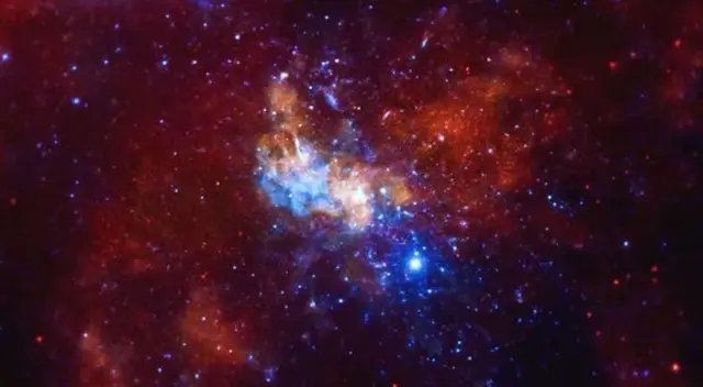 Expertos de la Nasa captaron las imágenes del choque entre la galaxia Andrómeda con la Vía Láctea. Expertos de la Nasa captaron las imágenes del choque entre la galaxia Andrómeda con la Vía Láctea.
