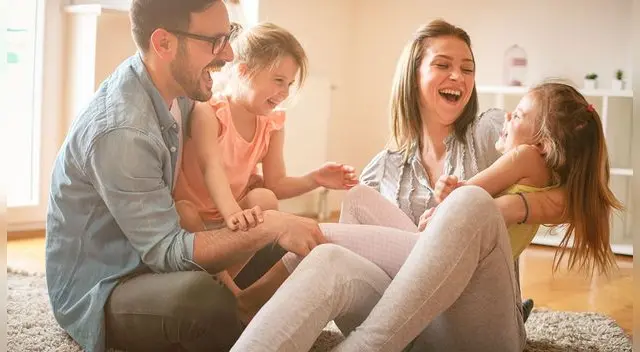 Las mascarillas pueden ayudar a prevenir que las personas que las llevan propaguen el virus y lo contagien a otras personas.