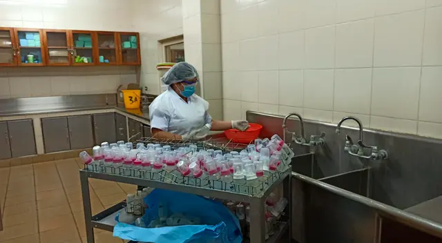 Hospital de EsSalud brinda dietas alimenticias a pacientes de pediatría.